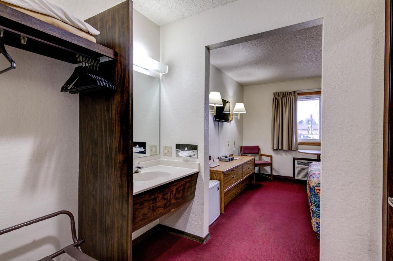 Bloomer Inn & Suites Esterno foto
