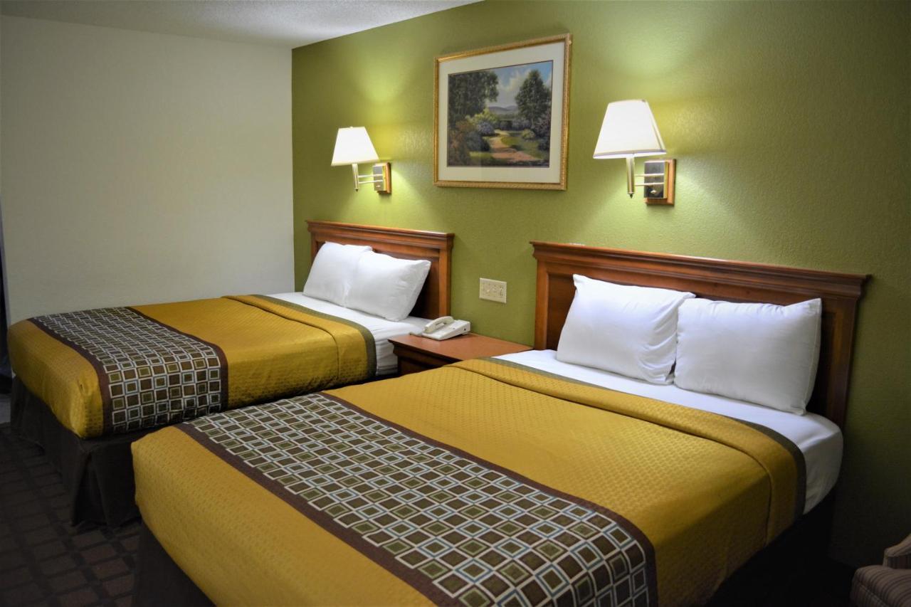Bloomer Inn & Suites Esterno foto