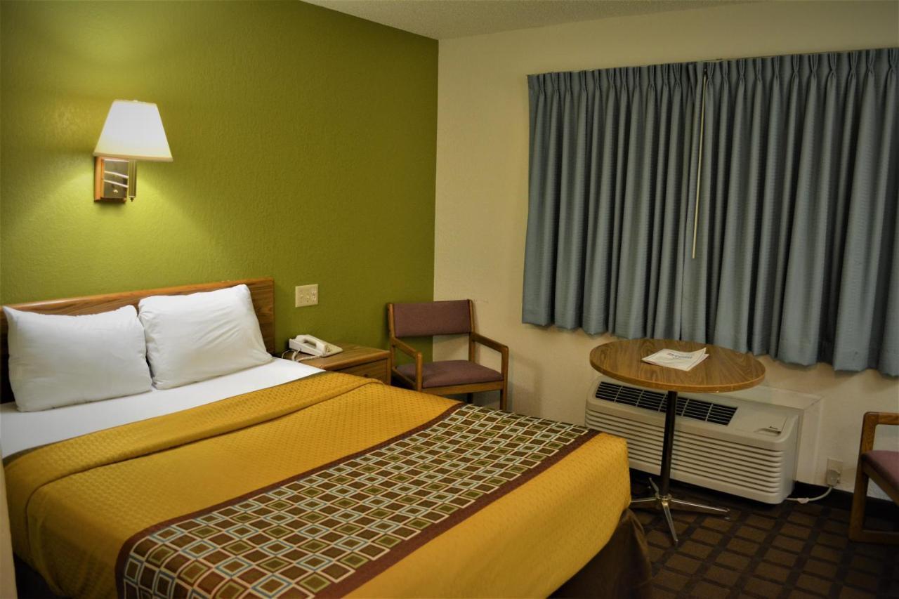 Bloomer Inn & Suites Esterno foto
