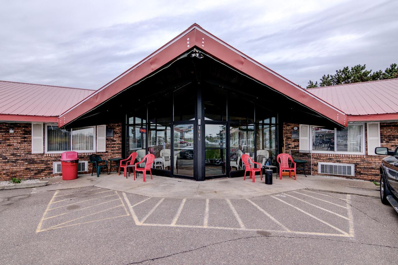 Bloomer Inn & Suites Esterno foto