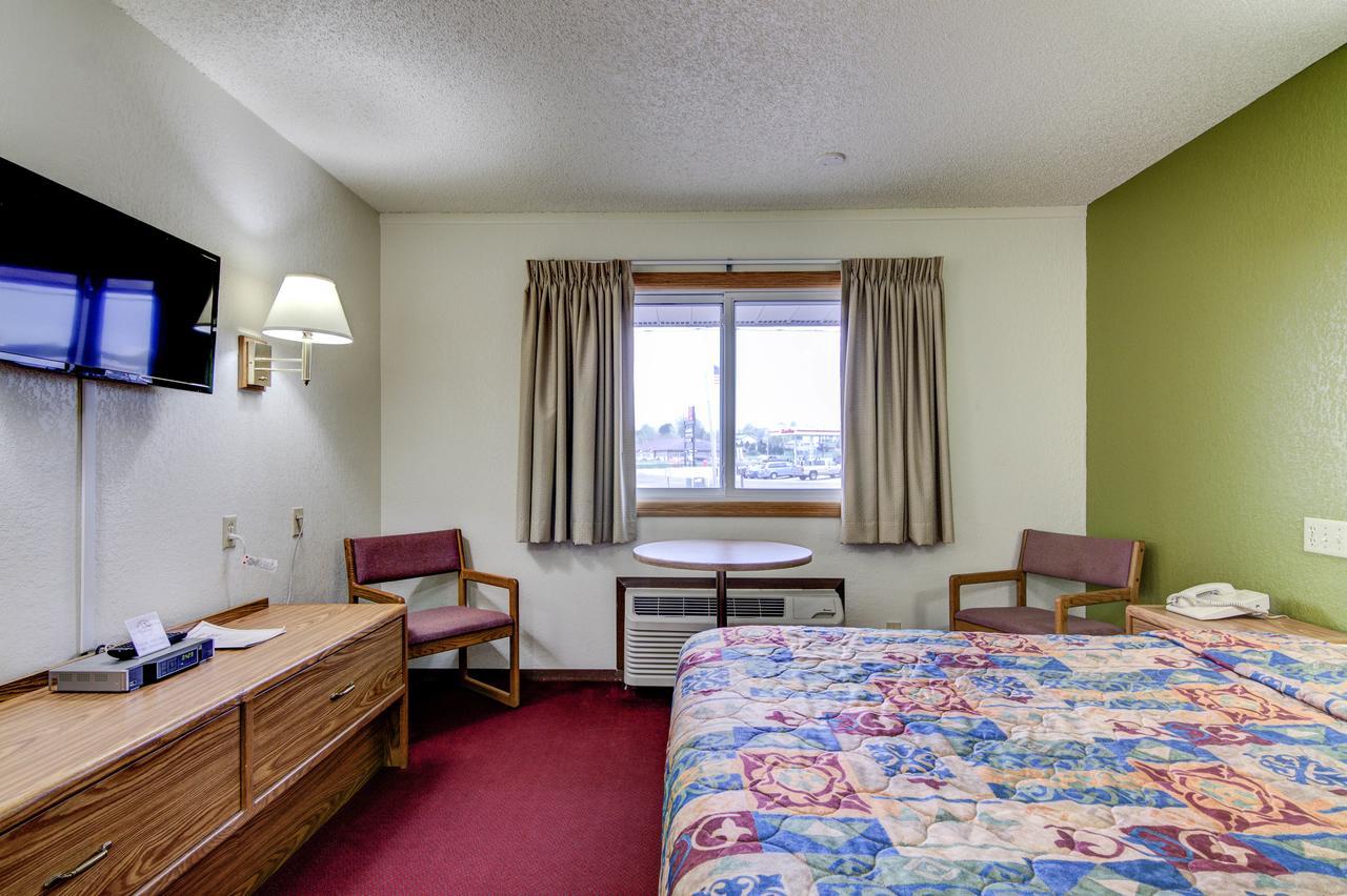 Bloomer Inn & Suites Esterno foto