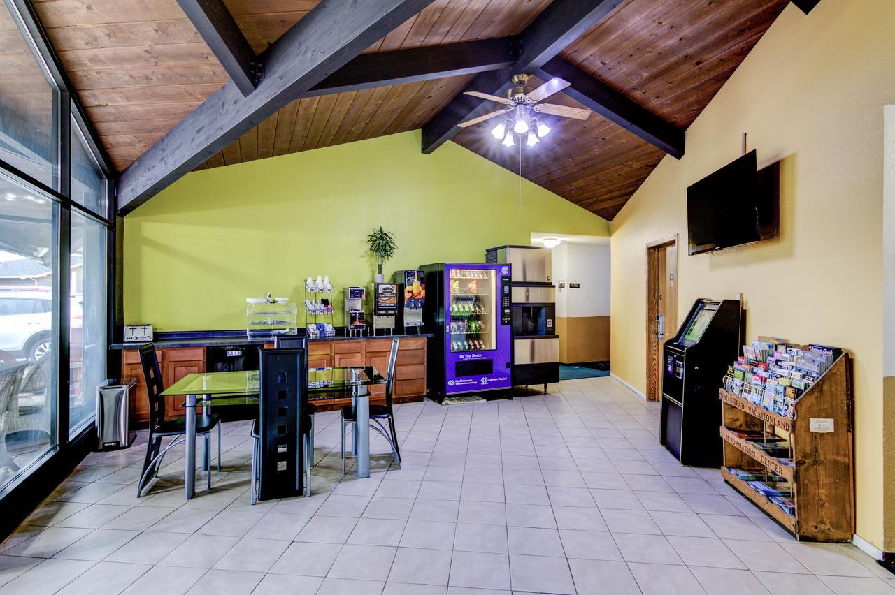 Bloomer Inn & Suites Esterno foto