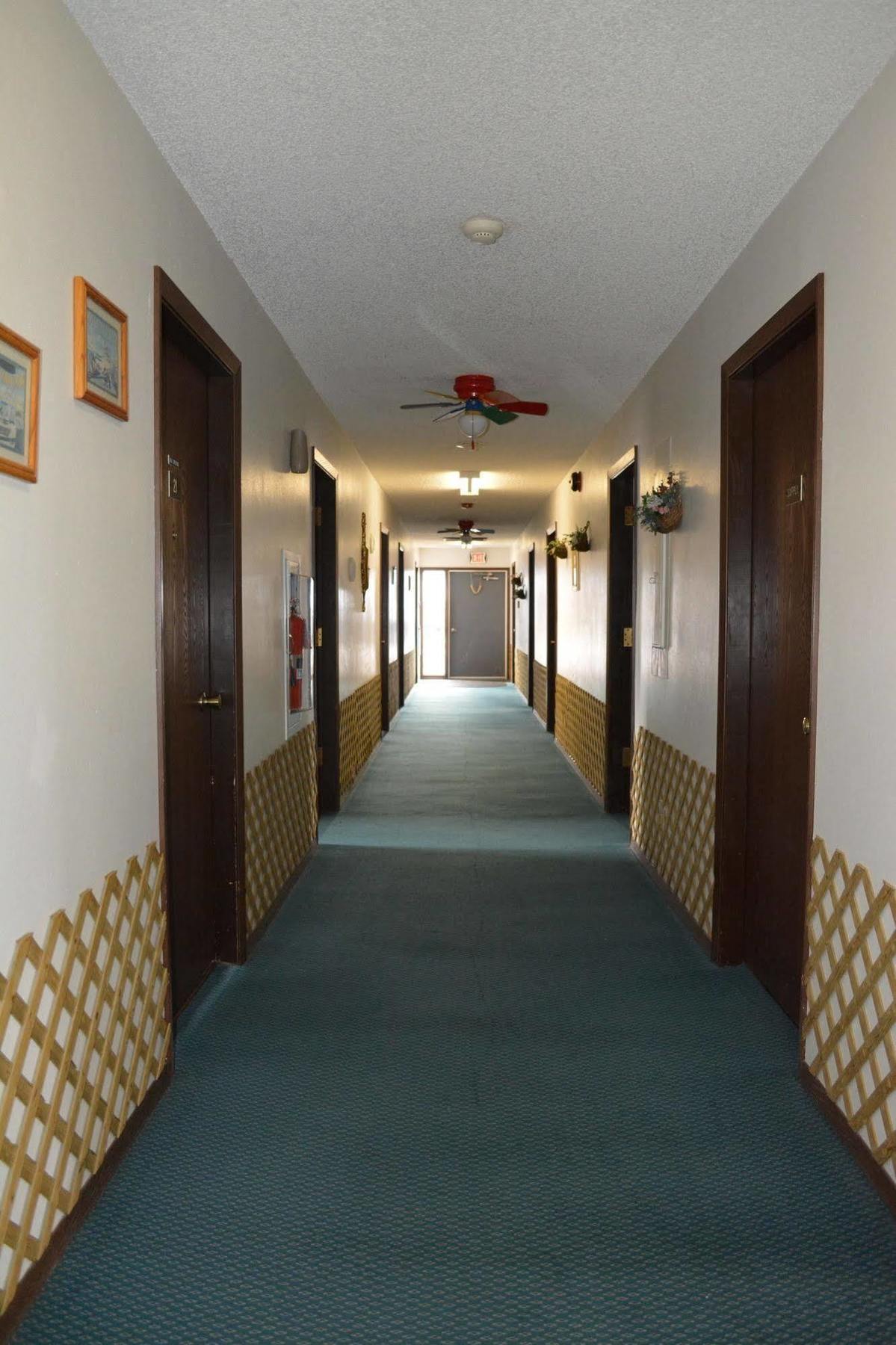 Bloomer Inn & Suites Esterno foto
