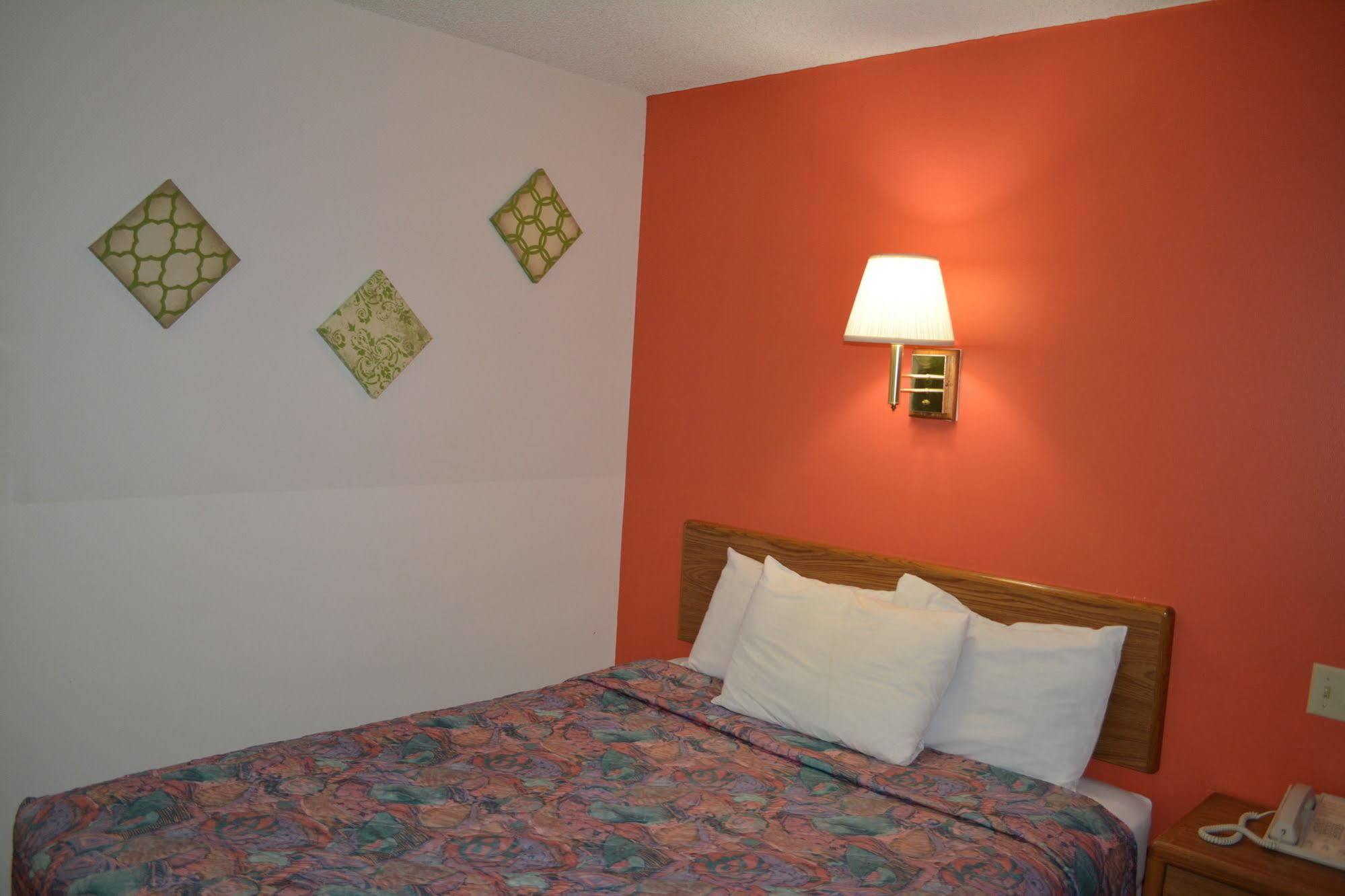 Bloomer Inn & Suites Esterno foto